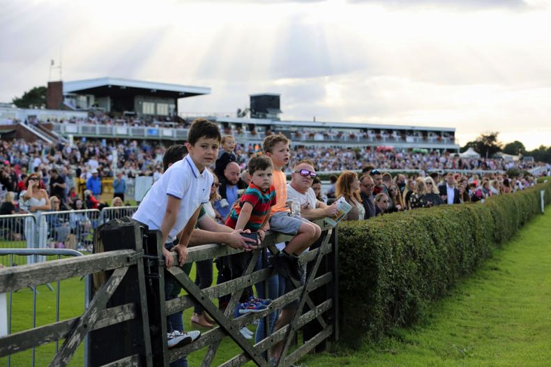 Market Rasen crowds